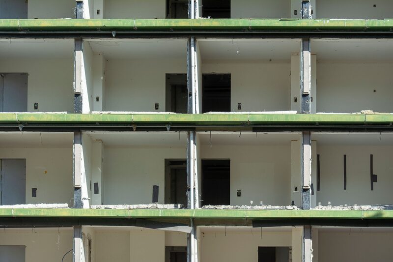 Construtora a trabalhar numa obra de raiz em Lisboa