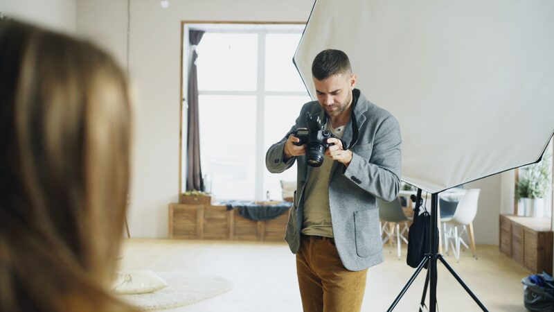 Fotógrafo profissional a fotografar um casamento em Lisboa