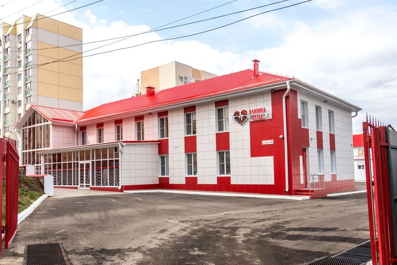 Fachada de edifício de escritórios em Avenidas Novas, Lisboa, junto à Avenida da República