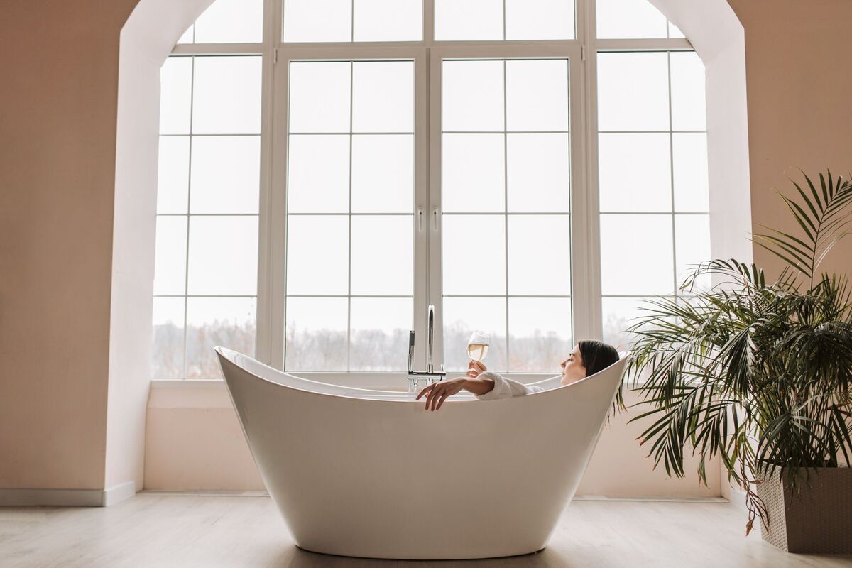 Piscina de relaxamento e zona termal de spa em Lisboa